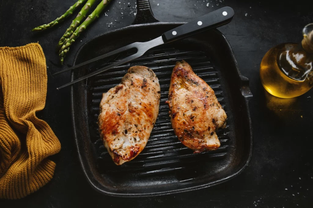 Co zrobić na obiad z resztek pieczonego kurczaka?